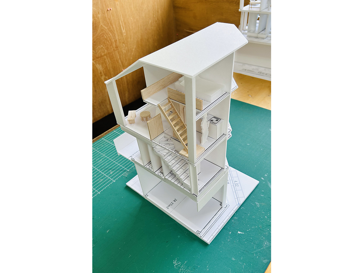 メゾネットと乱窓のスタディ断面模型-19