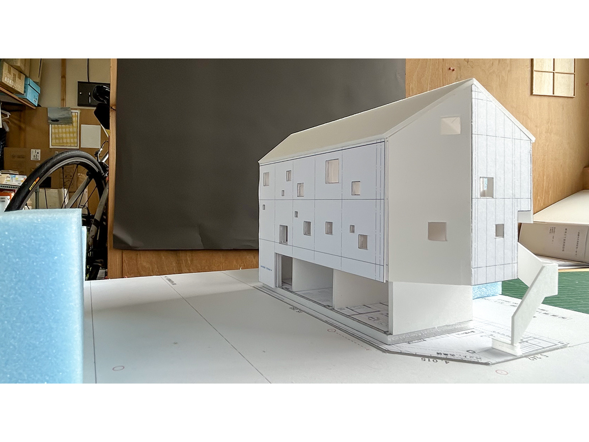 メゾネットと乱窓のスタディ断面模型-2