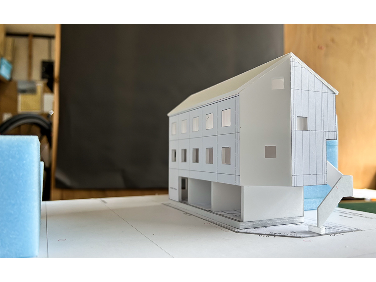 メゾネットと乱窓のスタディ断面模型-5