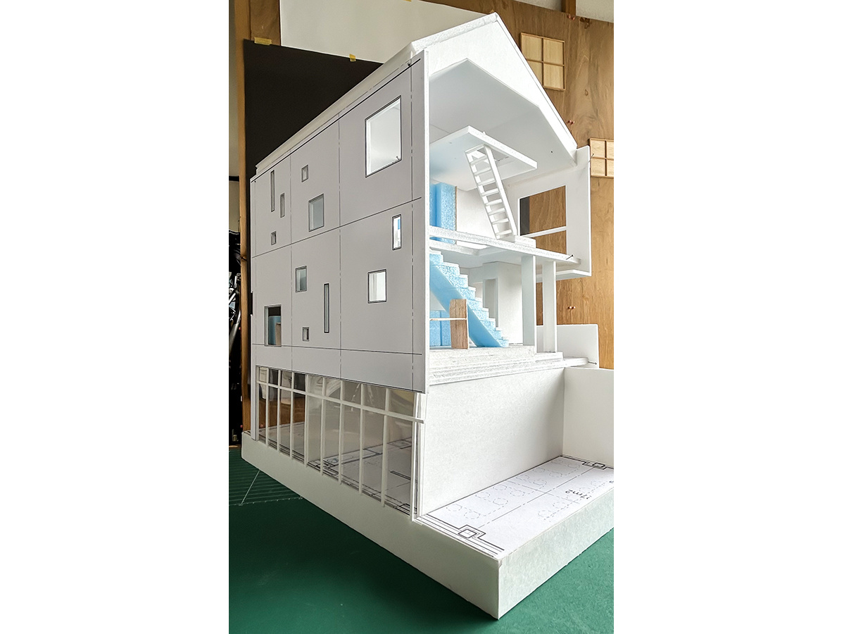 メゾネットと乱窓のスタディ断面模型-6