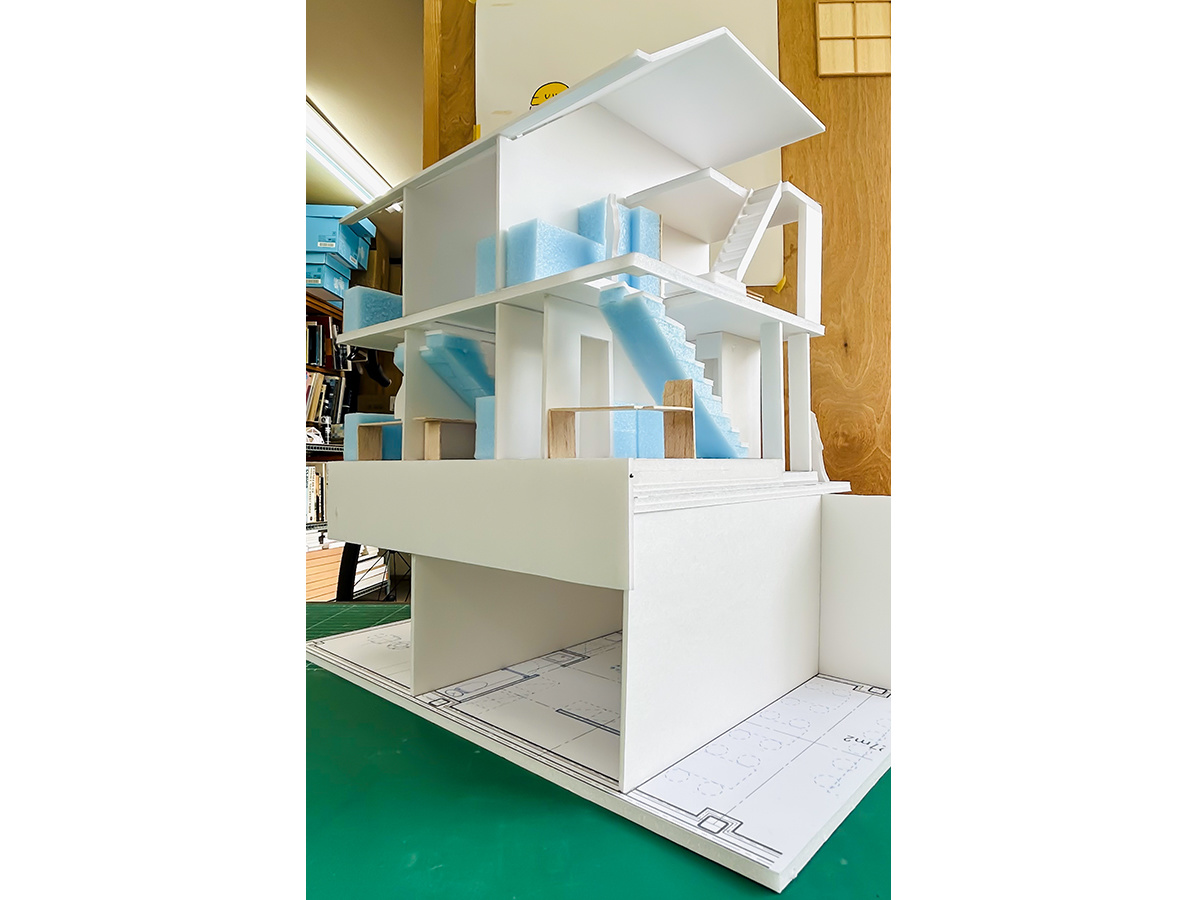 メゾネットと乱窓のスタディ断面模型-9