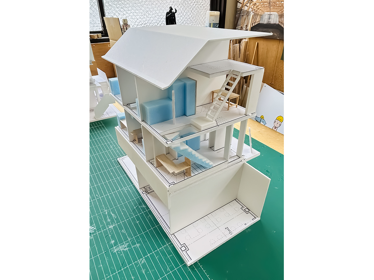 メゾネットと乱窓のスタディ断面模型-11