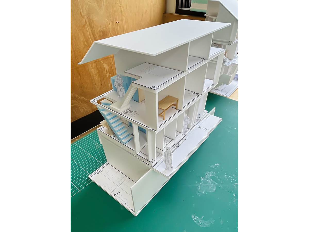 メゾネットと乱窓のスタディ断面模型-12