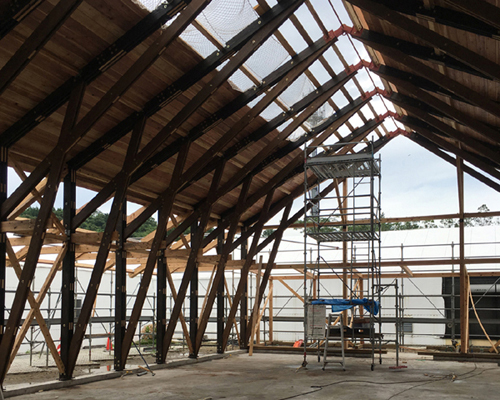 蔵王の事務所間伐材トラス構造