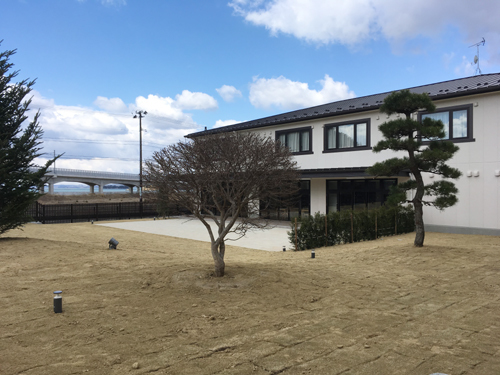 奥松島レーンホテル 庭と建物