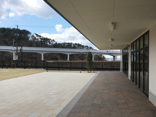 奥松島レーンホテル軒下