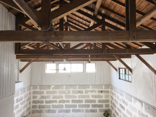 貞山運河沿いのカフェ内観3